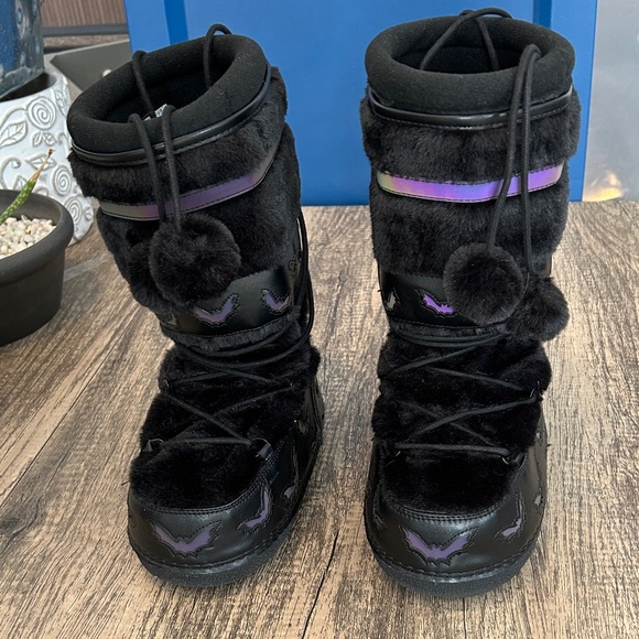YRU Shoes - Women's Black Faux Fur Winter Boots with Iridescent Accent